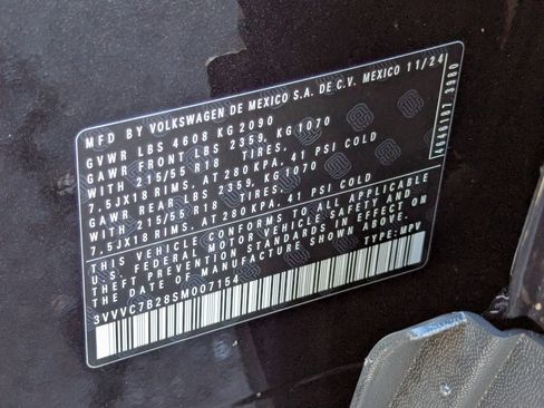 Used 2025 Volkswagen Taos SE w/ Panoramic Sunroof Package image 40