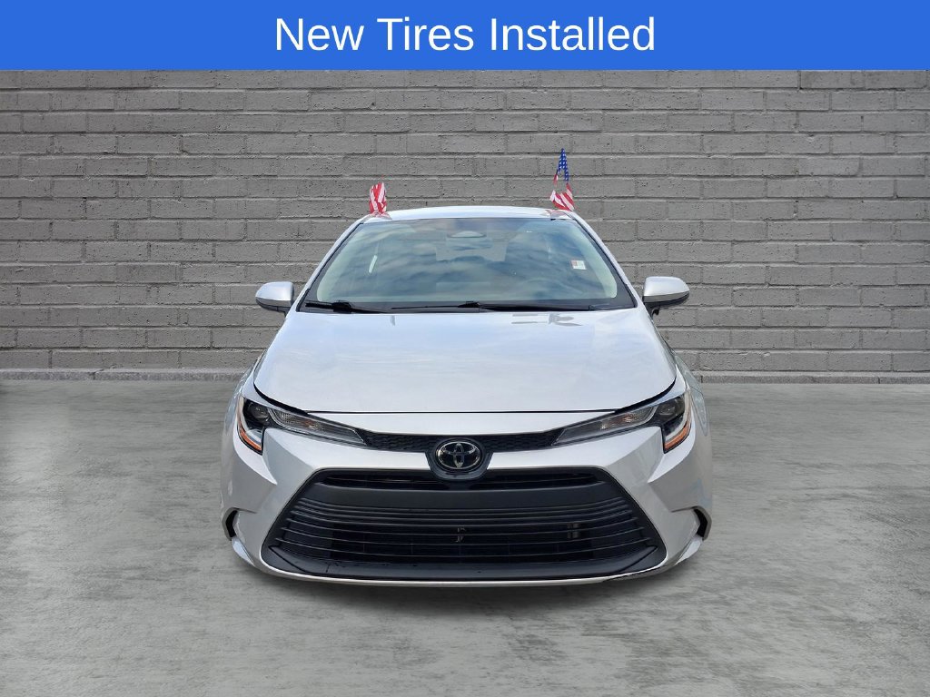 Used 2023 Toyota Corolla LE FWD image 2