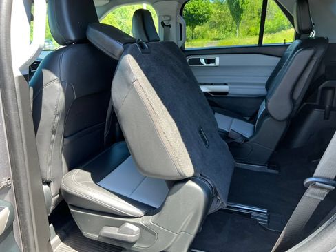 Certified 2023 Ford Explorer XLT w/ Equipment Group 202A AWD/4WD image 5
