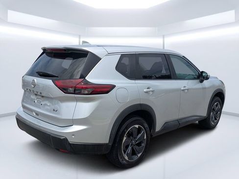 Used 2024 Nissan Rogue SV FWD image 3