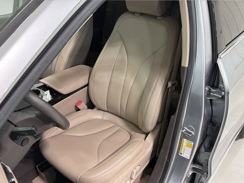 Used 2023 Lincoln Nautilus FWD w/ Premium Package image 9