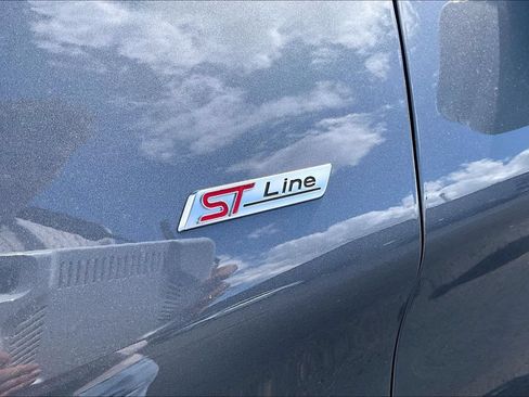 Used 2025 Ford Explorer ST-Line w/ ST-Line Street Pack AWD/4WD image 34