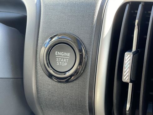 New 2025 Ford Expedition Active image 22