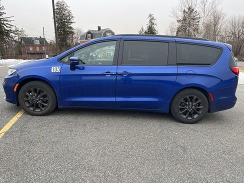 Used 2021 Chrysler Pacifica Touring w/ S Appearance Package image 5