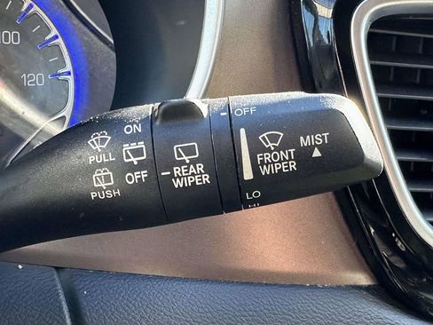 Used 2019 Chrysler Pacifica Touring-L image 32