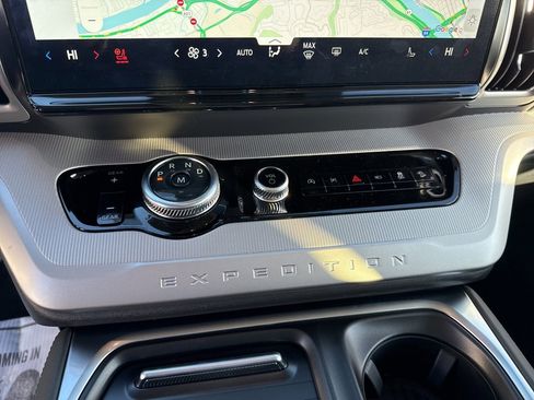 New 2026 Ford Expedition Active image 16