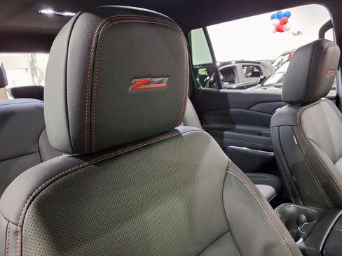 Used 2024 Chevrolet Traverse Z71 AWD/4WD image 23