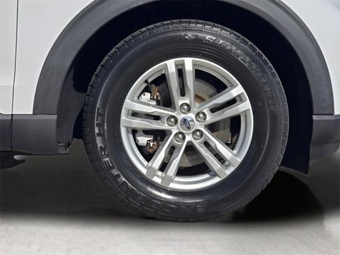 Used 2020 Ford Explorer XLT image 27