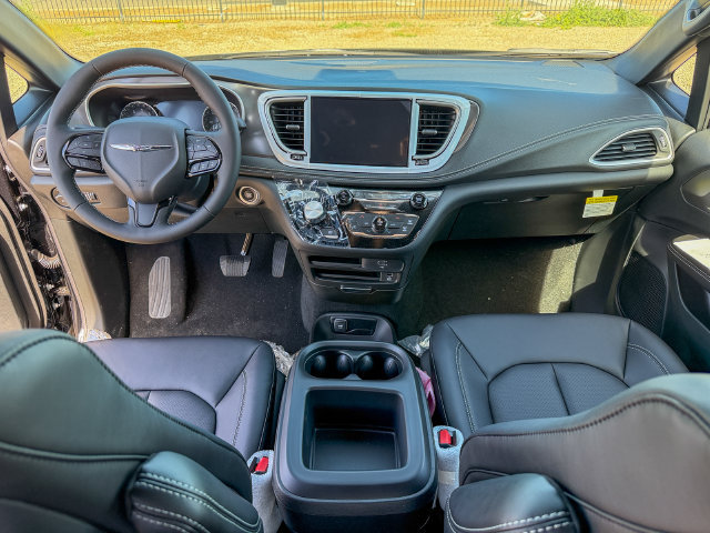 New 2026 Chrysler Pacifica Select AWD/4WD image 25