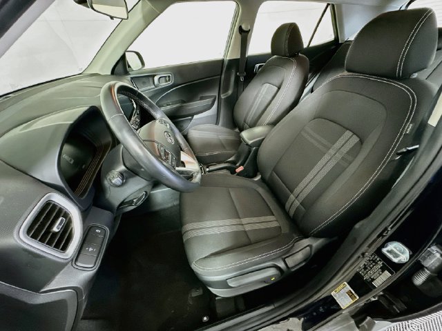 Used 2025 Hyundai Venue SEL FWD image 12