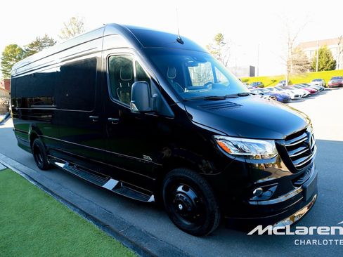 Used 2024 Mercedes-Benz Sprinter 3500 image 3