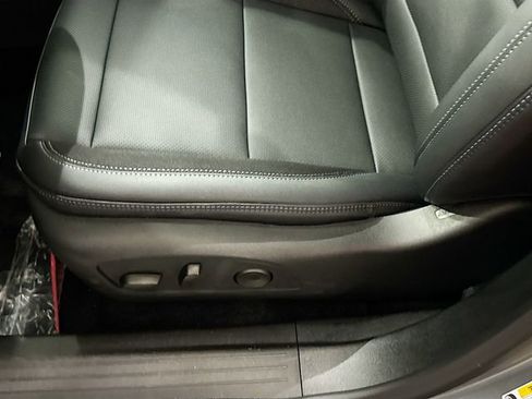 New 2026 Chevrolet Equinox EV LT image 20