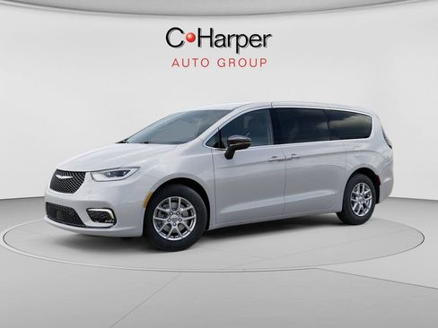 New 2026 Chrysler Pacifica Select FWD image 2