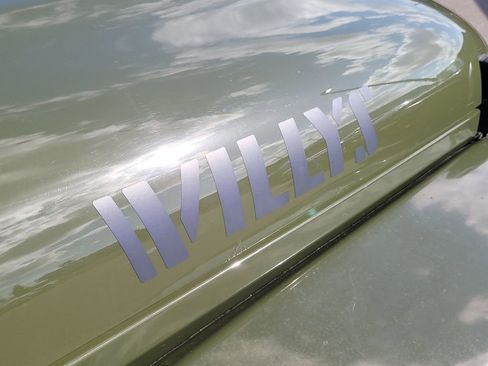 Used 2021 Jeep Gladiator Willys image 7