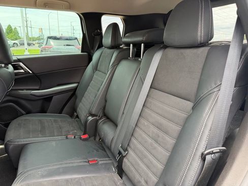 Used 2023 Mitsubishi Outlander SE FWD image 14