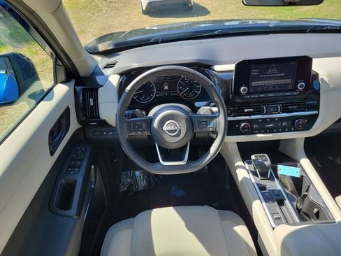 Used 2025 Nissan Pathfinder SV image 26