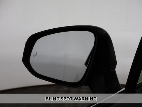 Used 2022 Toyota Venza XLE AWD/4WD image 4