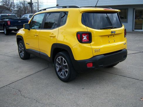 Used 2017 Jeep Renegade Latitude w/ Cold Weather Group image 6