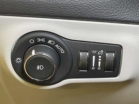 Used 2018 Jeep Compass Latitude w/ Popular Equipment Group AWD/4WD image 36