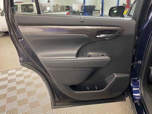 Used 2022 Toyota Highlander Platinum image 29