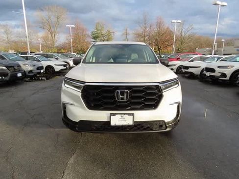 Certified 2023 Honda Pilot LX image 6