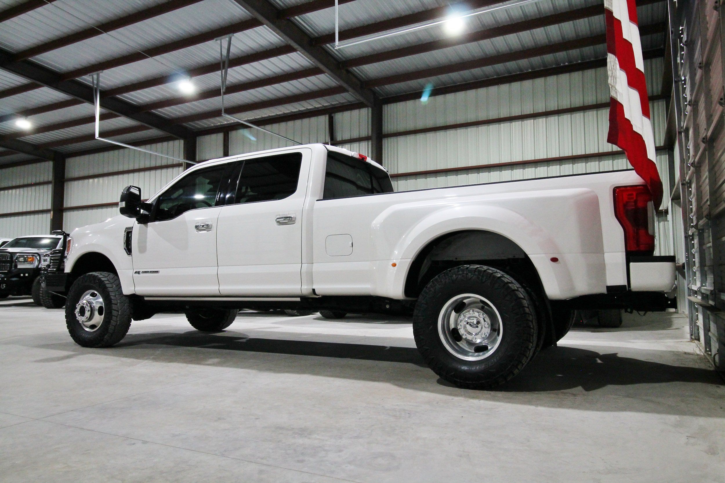 Used 2019 Ford F350 Platinum w/ Platinum Ultimate Package AWD/4WD image 7
