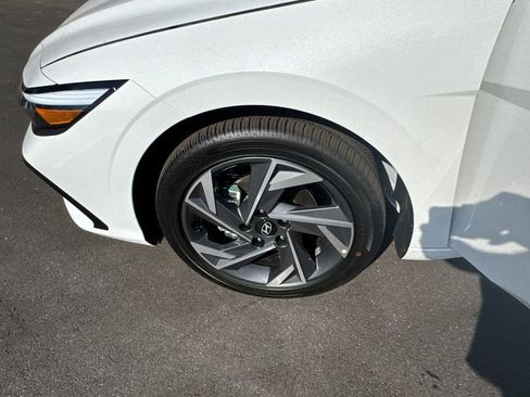New 2026 Hyundai Elantra Limited image 22