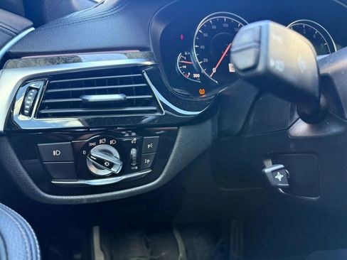 Used 2018 BMW 540i w/ M Sport Package image 22