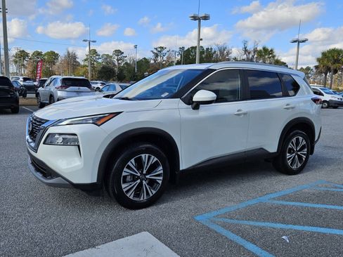Used 2023 Nissan Rogue SV w/ SV Premium B Package image 2