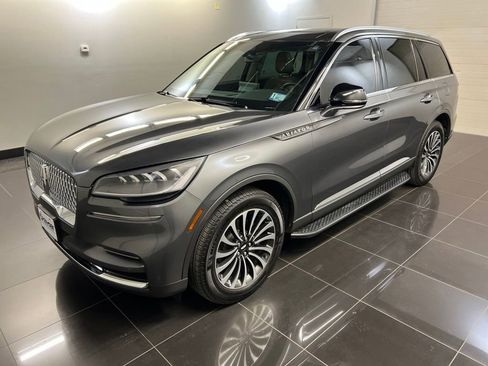 Used 2023 Lincoln Aviator AWD w/ Premium Package image 3