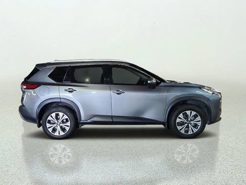 Used 2021 Nissan Rogue SV w/ Premium Package FWD image 2