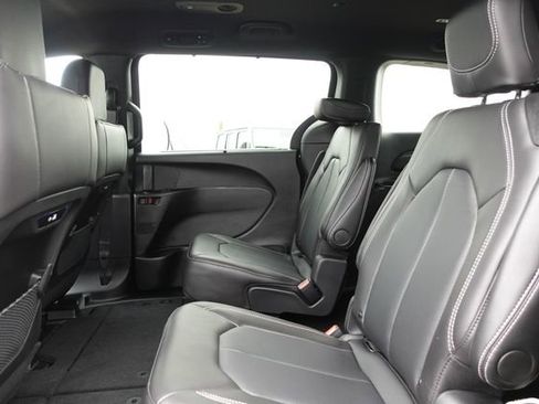 New 2026 Chrysler Pacifica Select image 22