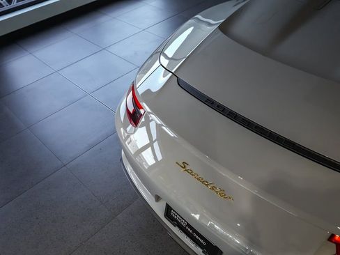 Certified 2019 Porsche 911 Speedster RWD image 34
