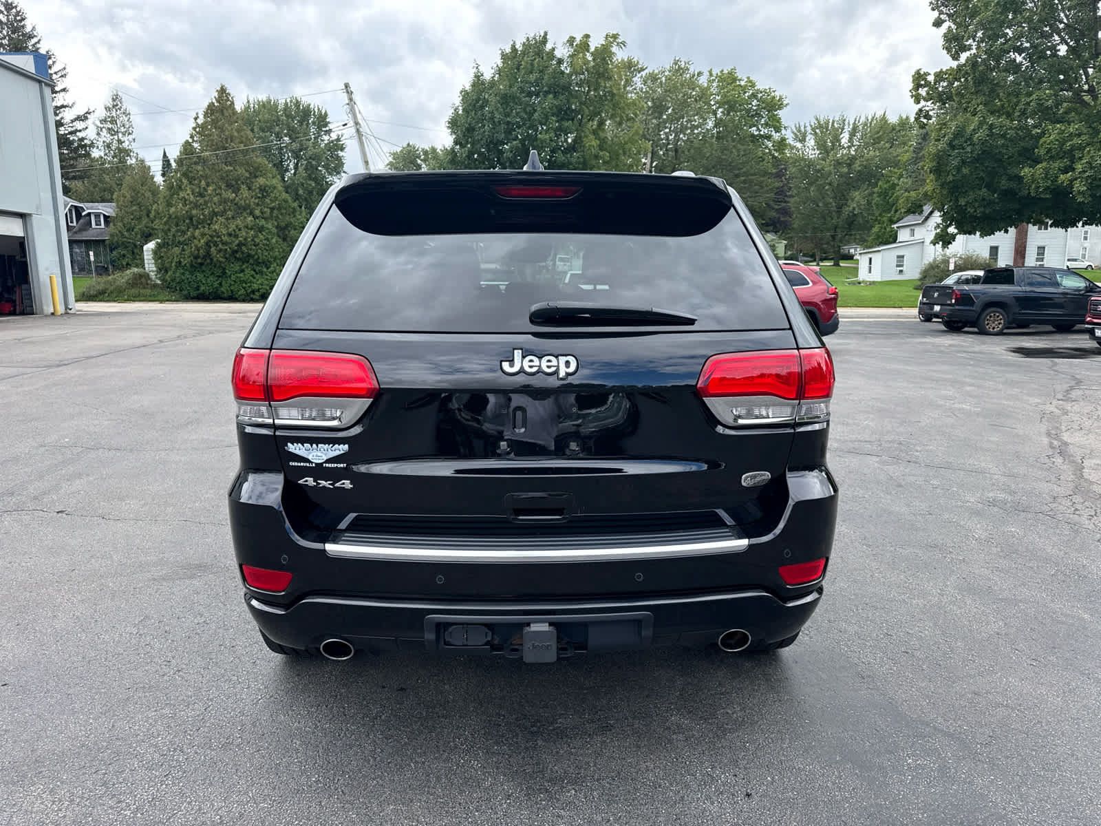 Used 2017 Jeep Grand Cherokee Overland w/ Jeep Active Safety Group AWD/4WD image 4