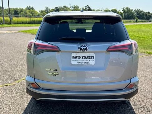 Used 2018 Toyota RAV4 XLE FWD image 5