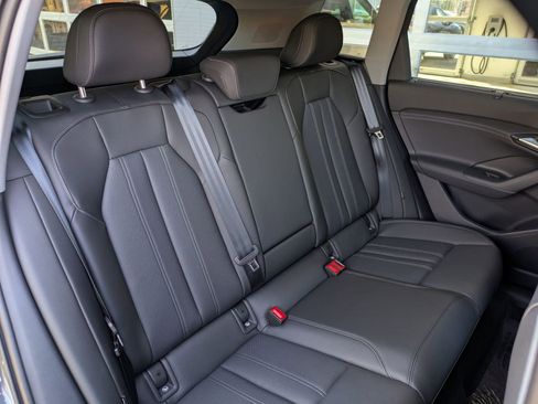 New 2025 Audi Q6 e-tron Premium Plus image 12