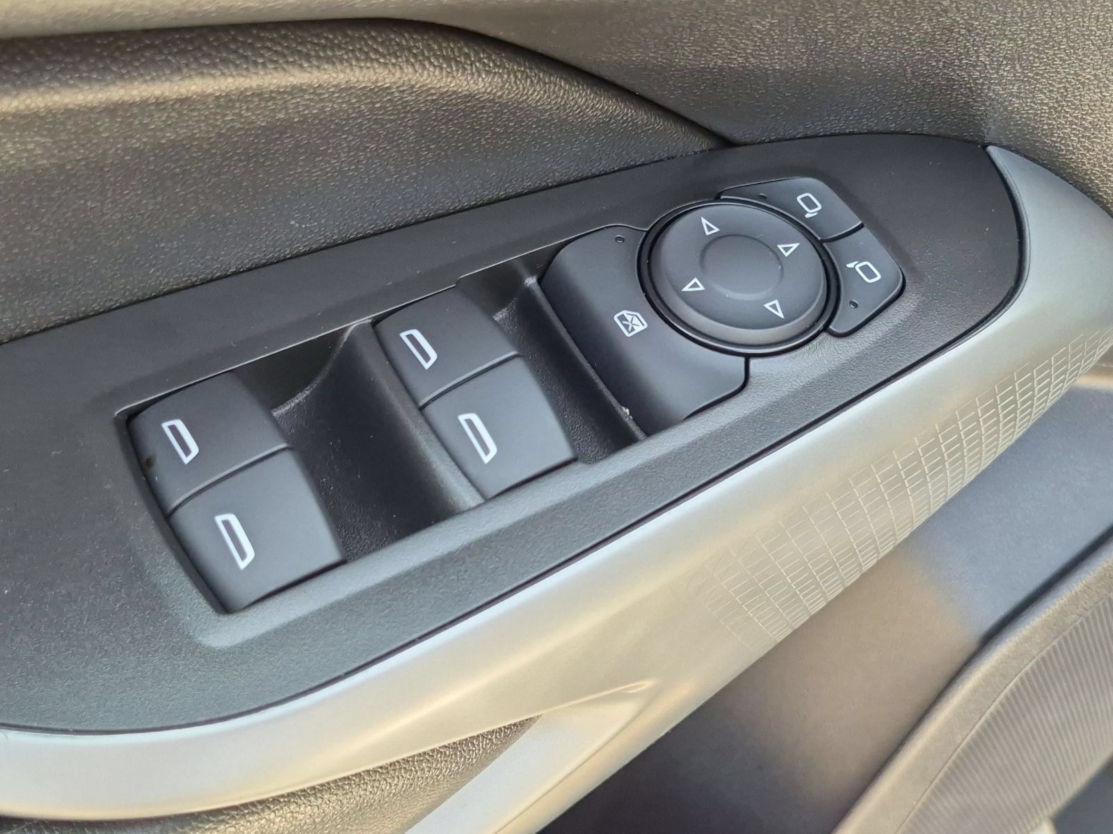 Used 2026 Chevrolet Trax LS FWD image 11