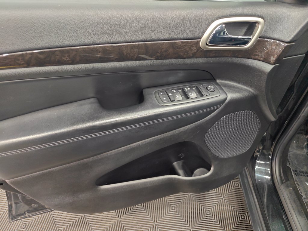 Used 2012 Jeep Grand Cherokee Laredo AWD/4WD image 37