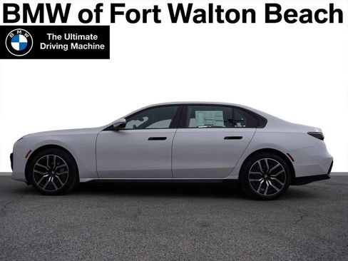 New 2024 BMW i7 xDrive60 image 27