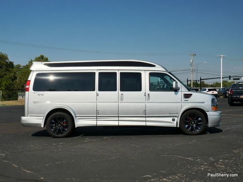 Used 2023 Chevrolet Express 2500 Extended image 18