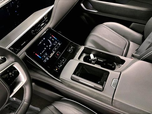 Used 2025 INFINITI QX80 Sensory AWD/4WD image 17