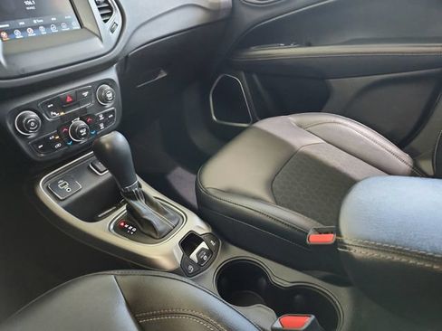 Used 2018 Jeep Compass Latitude w/ Popular Equipment Group FWD image 10