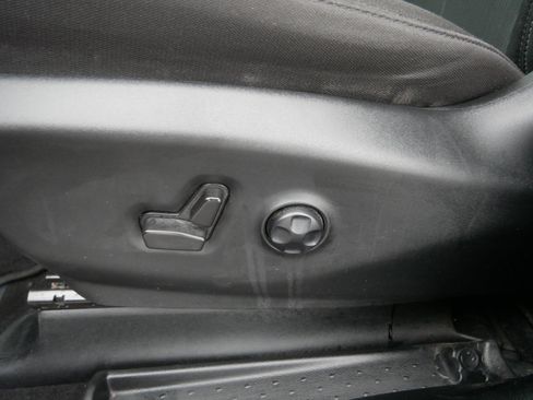 Used 2023 Chrysler Pacifica Touring image 22