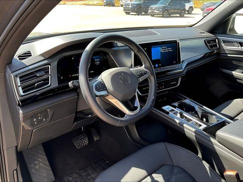 Used 2024 Volkswagen Atlas Cross Sport SE image 16