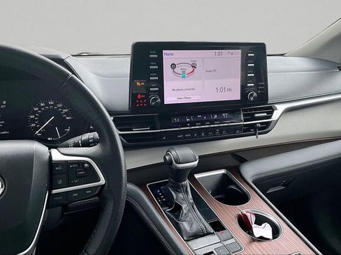 Certified 2022 Toyota Sienna XLE image 9