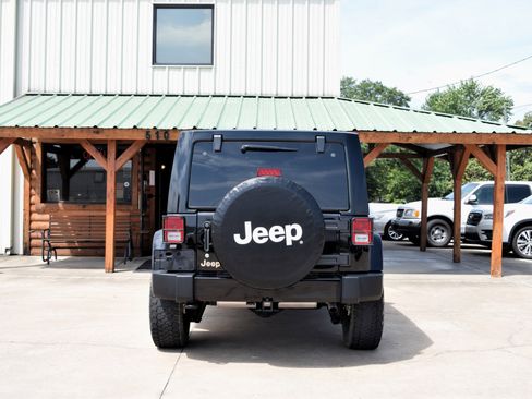 Used 2014 Jeep Wrangler Unlimited Sahara image 6