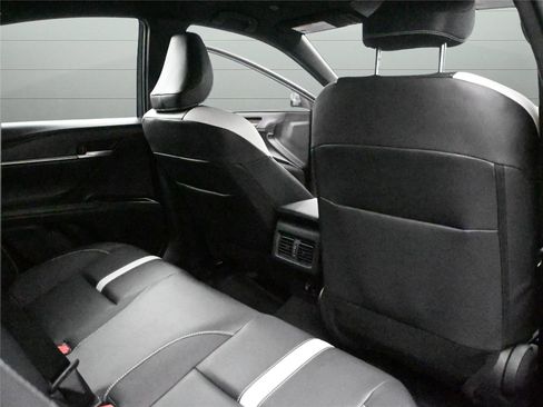 Used 2025 Toyota Camry SE w/ Convenience Package image 17