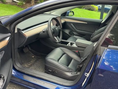 Used 2023 Tesla Model 3 Standard Range RWD image 4