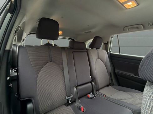 Used 2023 Toyota Highlander LE AWD/4WD image 27