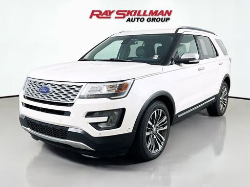 Used 2017 Ford Explorer Platinum image 3